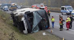 Si ribalta il pullman di tifosi della squadra italiana in autostrada: ecco le loro condizioni
