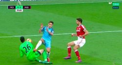 Victor Valdes shock: tacchettata di Jesus Navas, la sua coscia si apre [VIDEO]