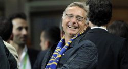 Paolo Bonolis fa coprire una donna vestita in rosso e nero: "Mi scusi ma io..." [VIDEO]