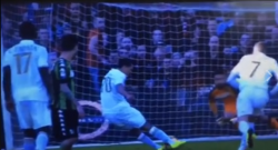 Sassuolo - Milan: Bacca calcia il rigore con 'entrambi i piedi', per l'arbitro è regolare [VIDEO]