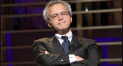 Mentana distrugge John Elkann: "Oggi gravi emissioni nocive da un modello Fiat, ecco di chi parlo"