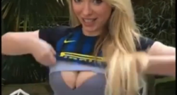 April Summers e lo spogliarello per Icardi: "Convocalo e l'Argentina vincerà i mondiali" [VIDEO]