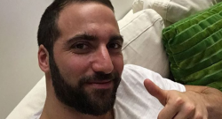 Higuain le chiede di mostrargli il lato B, lei lo mostra a tutti: fan impazziti [VIDEO]