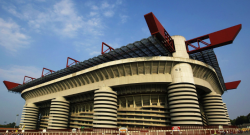 TuttoSport - La situazione del Milan blocca i piani dell'Inter sul San Siro