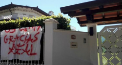 Clamoroso - Striscione sotto casa di Buffon: "Gracias Real" [FOTO]