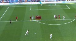 Lo spettacolare gol di Figo su punizione tra le vecchie glorie: Real Madrid-Roma 4-0 [VIDEO]