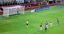 Tripletta di uno straordinario Icardi su rigore! Inter 3 Milan 2 [VIDEO]