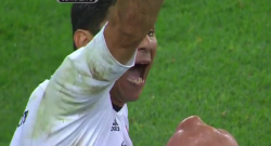 VIDEO / Ustari, infortunio orrendo durante il rinvio: avversari sconvolti da quello che vedono