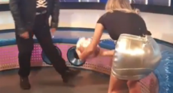 Diletta Leotta super hot: palleggia sui tacchi ma la minigonna è corta e... [VIDEO]