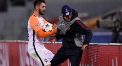 VIDEO - Roma-Shakhtar, clamoroso all'Olimpico: Ferreyra aggredisce un raccattapalle!
