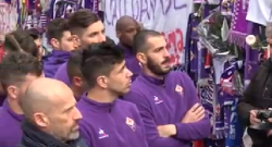 VIDEO - Silenzioso omaggio della Fiorentina per Astori. Saponara scoppia a piangere