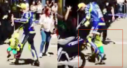 Un bambino tenta di abbracciare Valentino Rossi: il Dottore sembra avere fretta [VIDEO]