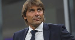 Inter, i tifosi cantano: 'Chi non salta è juventino'. Conte sorride, ma non salta VIDEO