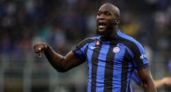 Lukaku, doppio gesto inequivocabile: vuole restare all’Inter. “Al Chelsea si chiederà…”